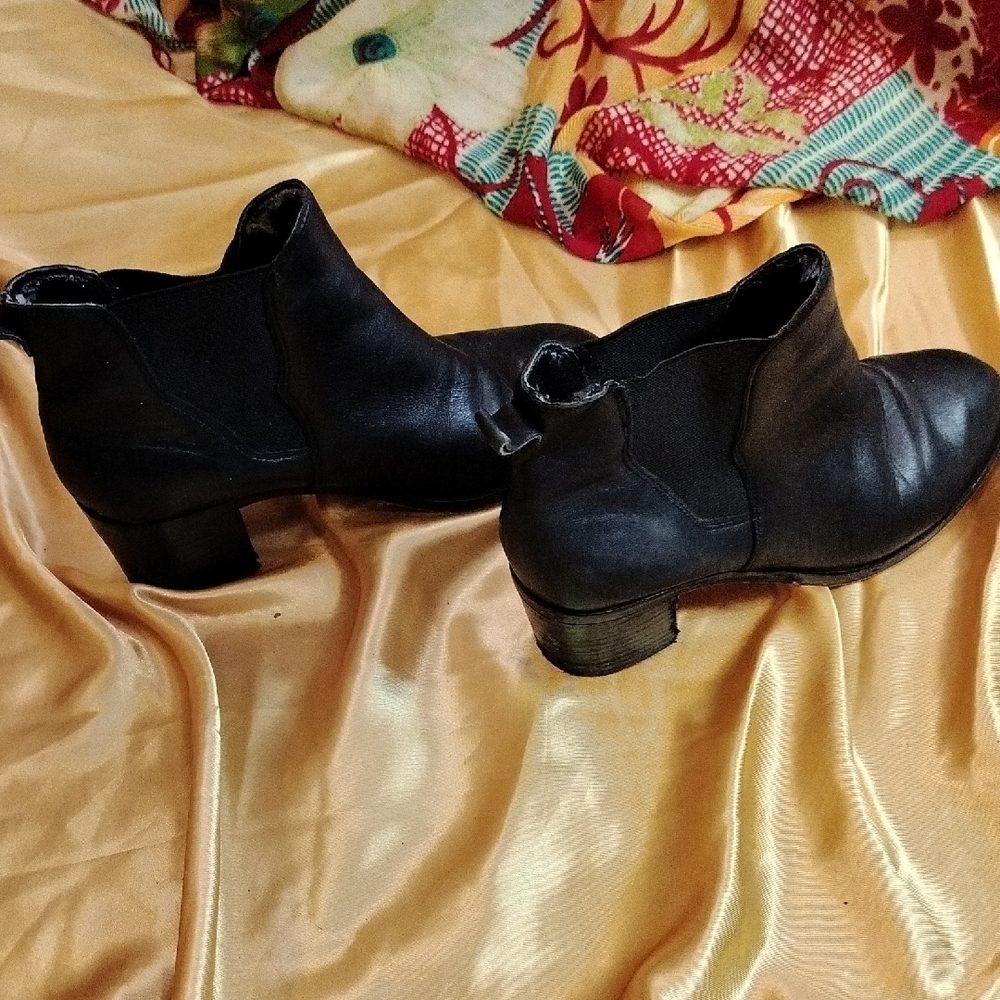 Sam Edelman Black Leather Ankle Boots V Opening - Picture 3 of 6